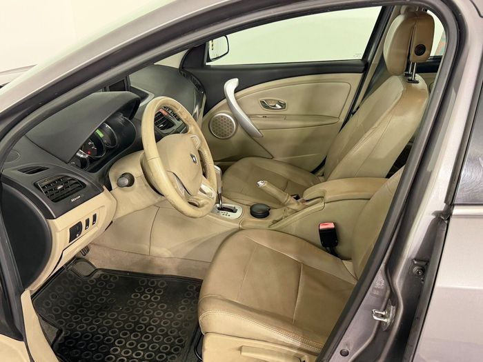 Renault Fluence 1.6 Privilege BVA araç görseli 14