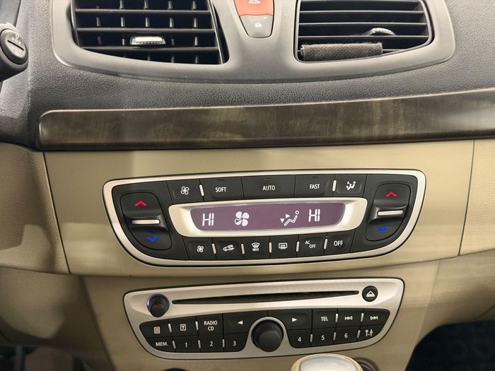 Renault Fluence 1.6 Privilege BVA araç görseli 21