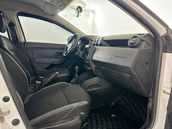 Dacia Duster 1.5 BlueDCI 4x4 Comfort araç görseli 12
