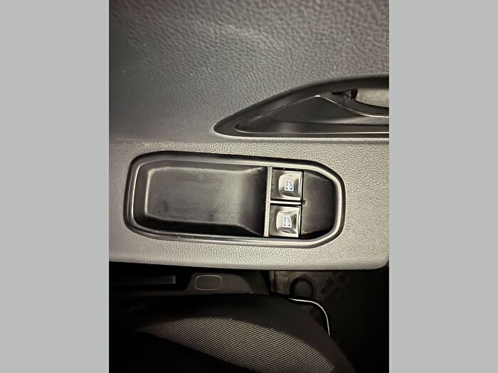 Dacia Duster 1.5 BlueDCI 4x4 Comfort araç görseli 23