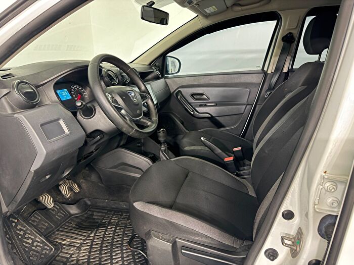 Dacia Duster 1.5 BlueDCI 4x4 Comfort araç görseli 13