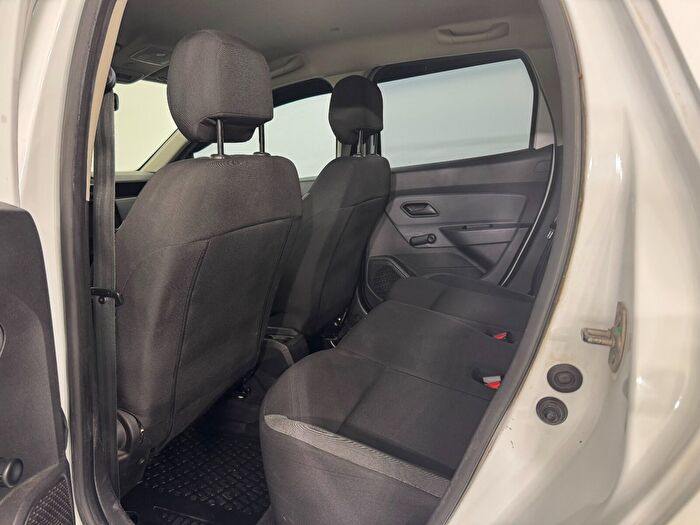 Dacia Duster 1.5 BlueDCI 4x4 Comfort araç görseli 14