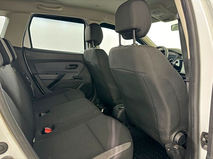 Dacia Duster 1.5 BlueDCI 4x4 Comfort araç görseli 15