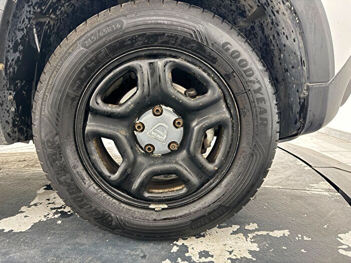 Dacia Duster 1.5 BlueDCI 4x4 Comfort araç görseli 28