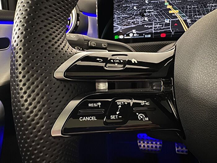 Mercedes-Benz A Serisi A 200 Hybrid AMG 7G-DCT araç görseli 24