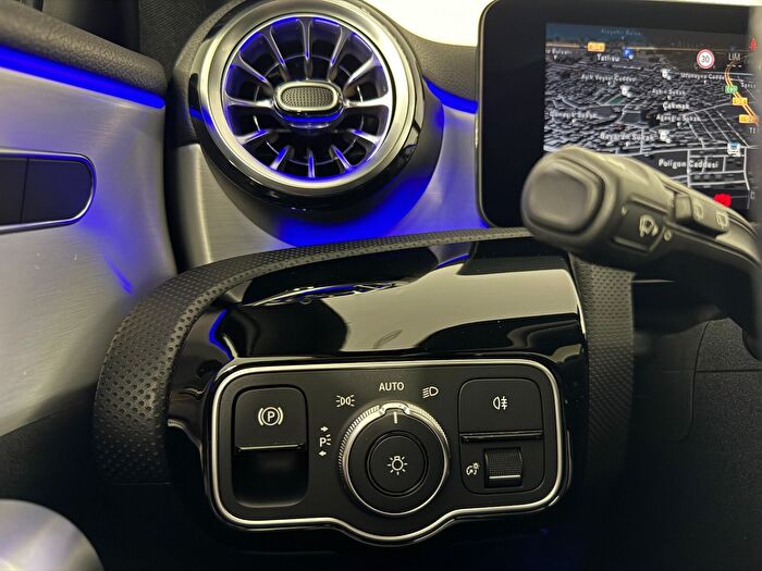 Mercedes-Benz A Serisi A 200 Hybrid AMG 7G-DCT araç görseli 21