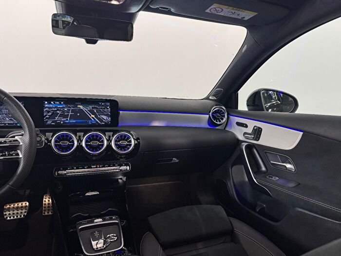 Mercedes-Benz A Serisi A 200 Hybrid AMG 7G-DCT araç görseli 15