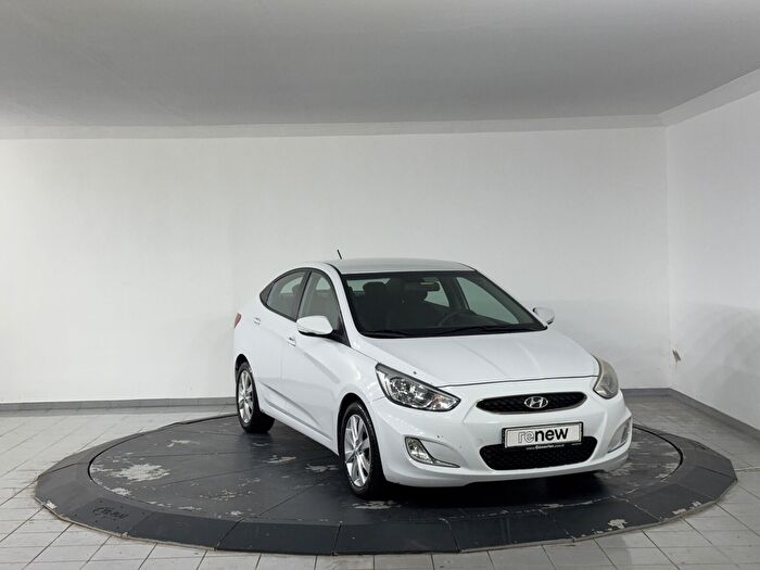 Hyundai Accent Blue 1.6 CRDI Mode Plus DCT araç görseli 3