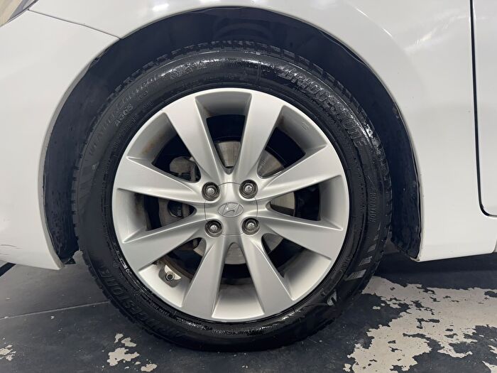 Hyundai Accent Blue 1.6 CRDI Mode Plus DCT araç görseli 27
