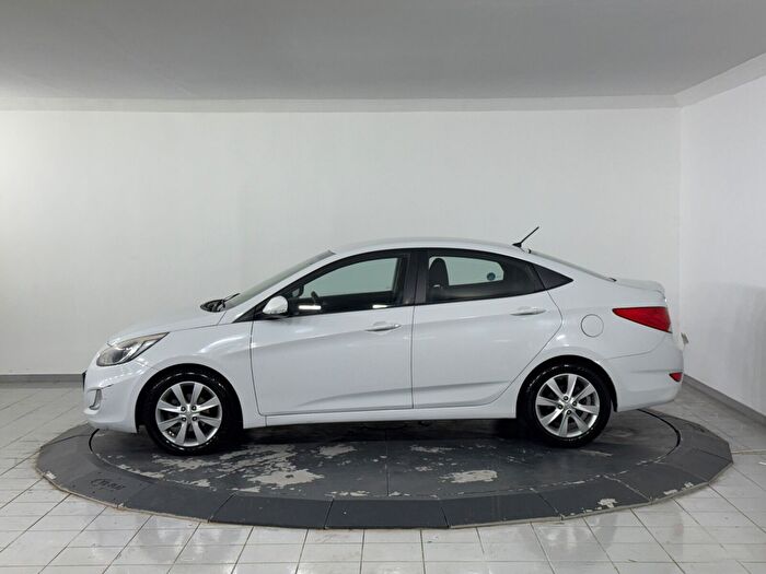 Hyundai Accent Blue 1.6 CRDI Mode Plus DCT araç görseli 5