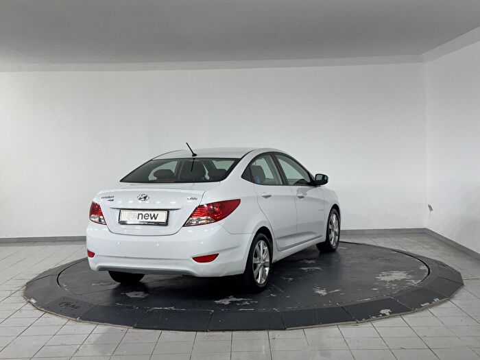 Hyundai Accent Blue 1.6 CRDI Mode Plus DCT araç görseli 6