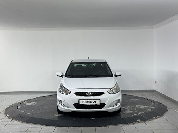 Hyundai Accent Blue 1.6 CRDI Mode Plus DCT araç görseli 2
