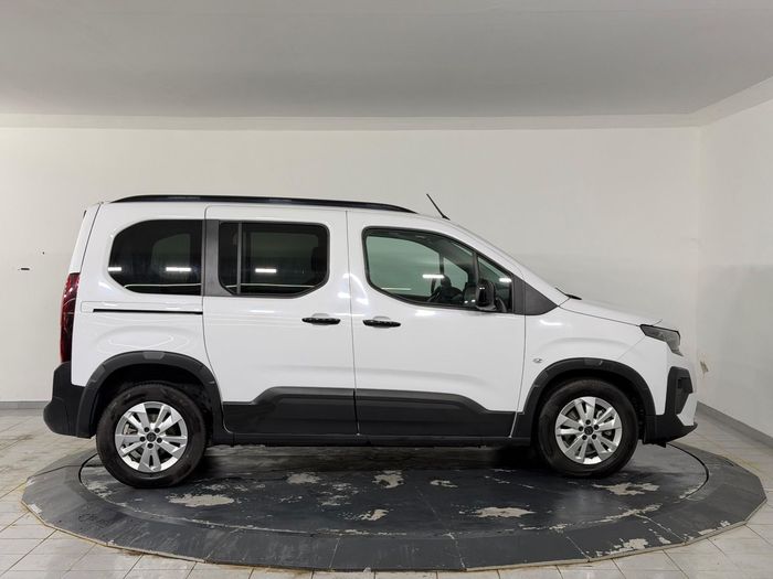 Peugeot Rifter 1.5 BlueHDI Allure araç görseli 4