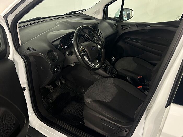 Ford Tourneo Courier 17