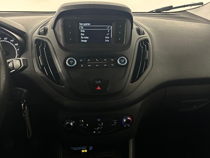Ford Tourneo Courier 18