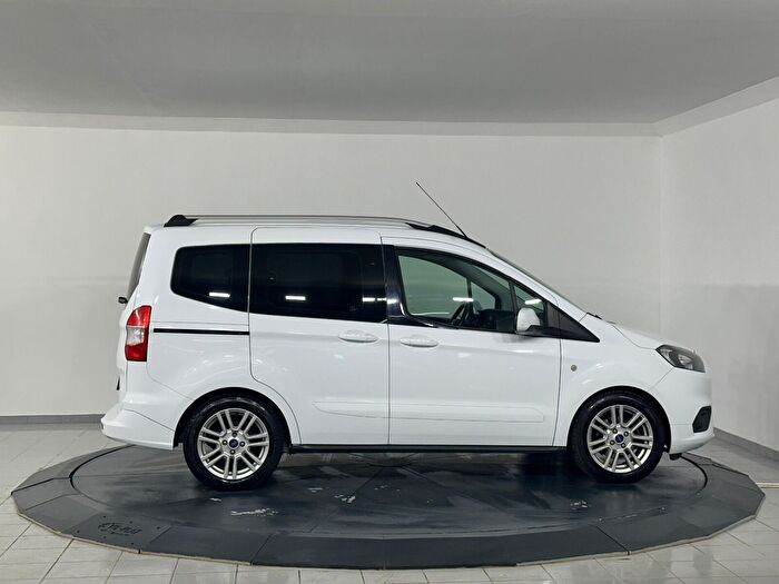 Ford Tourneo Courier 4