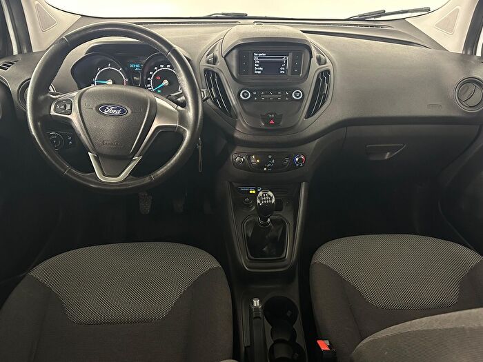 Ford Tourneo Courier 13