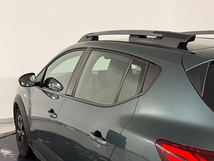 Dacia Sandero Stepway 1.0 TCE Extreme CVT araç görseli 9