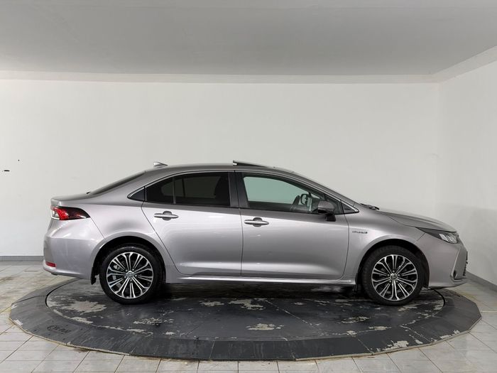 Toyota Corolla 1.8 Hybrid Flame X-Pack e-CVT araç görseli 4