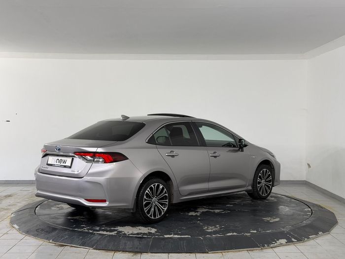 Toyota Corolla 1.8 Hybrid Flame X-Pack e-CVT araç görseli 6