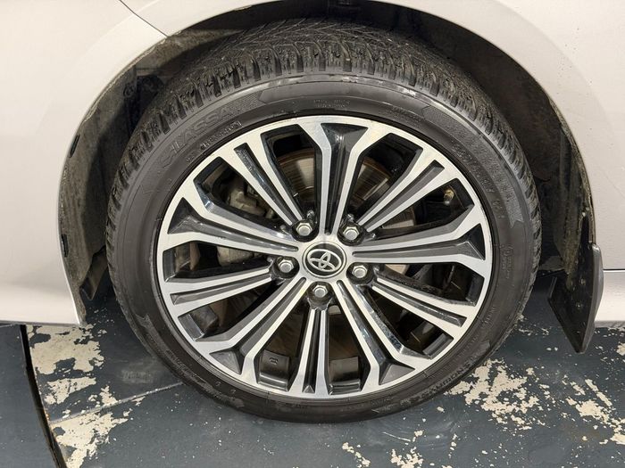Toyota Corolla 1.8 Hybrid Flame X-Pack e-CVT araç görseli 31