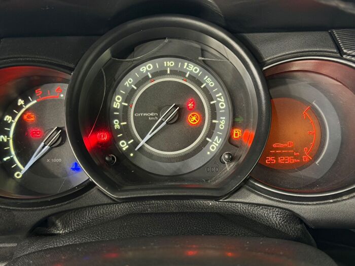 Citroen C3 1.4 HDI Attraction araç görseli 17