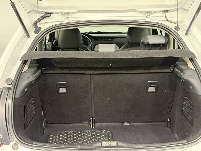 Citroen C3 1.4 HDI Attraction araç görseli 19