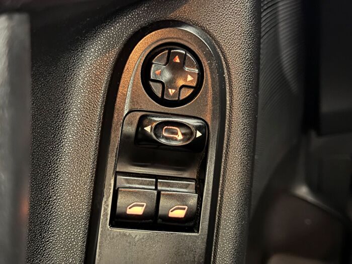 Citroen C3 1.4 HDI Attraction araç görseli 18