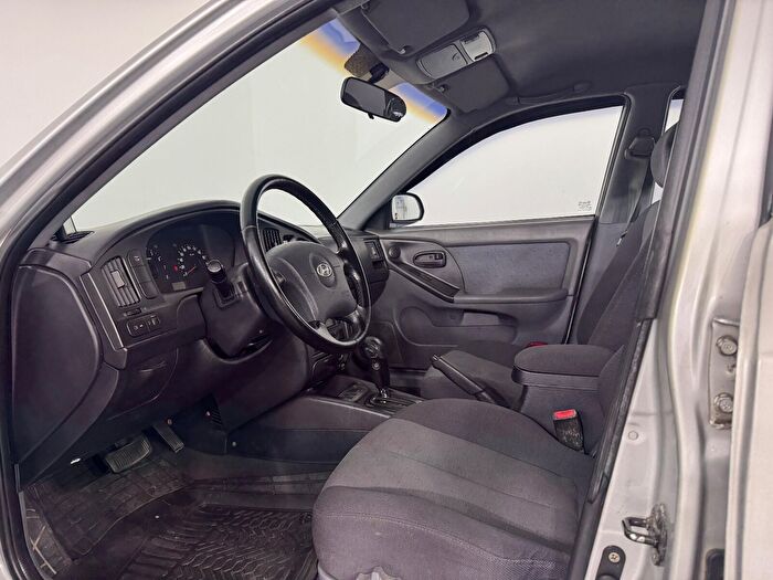 Hyundai Elantra 1.6i GLS Otomatik araç görseli 12