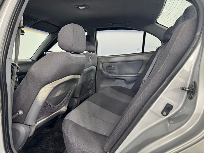 Hyundai Elantra 1.6i GLS Otomatik araç görseli 15