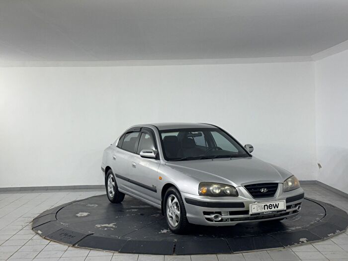 Hyundai Elantra 1.6i GLS Otomatik araç görseli 3