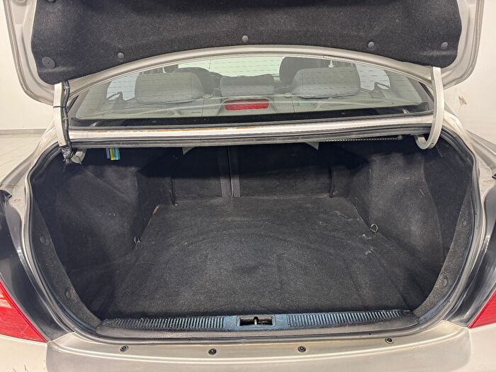 Hyundai Elantra 1.6i GLS Otomatik araç görseli 20