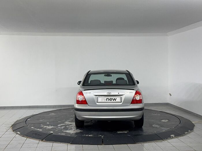 Hyundai Elantra 1.6i GLS Otomatik araç görseli 8