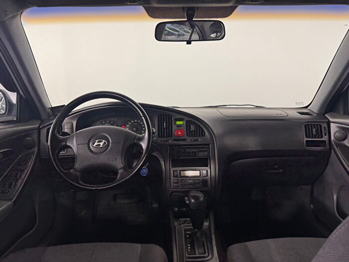 Hyundai Elantra 1.6i GLS Otomatik araç görseli 13