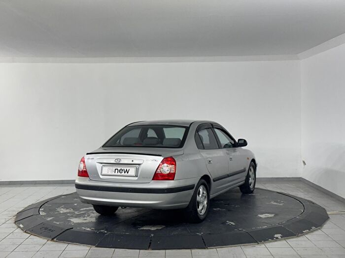 Hyundai Elantra 1.6i GLS Otomatik araç görseli 9