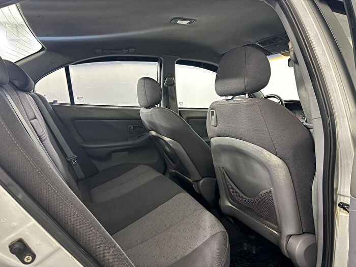 Hyundai Elantra 1.6i GLS Otomatik araç görseli 14