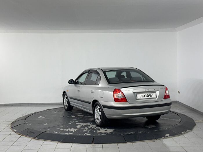 Hyundai Elantra 1.6i GLS Otomatik araç görseli 7