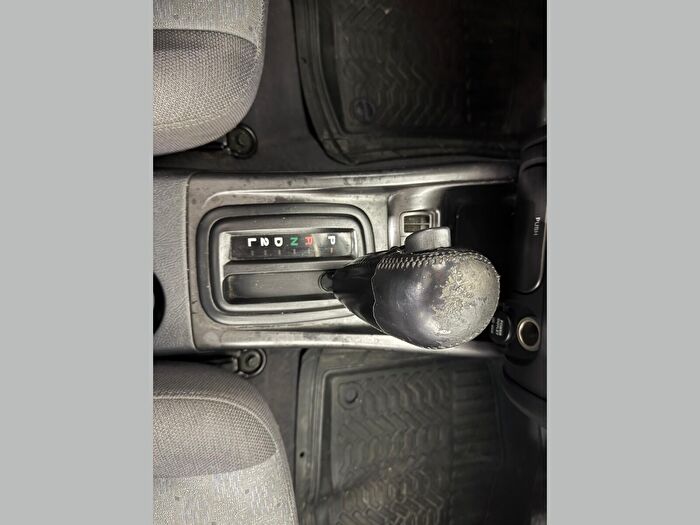 Hyundai Elantra 1.6i GLS Otomatik araç görseli 19