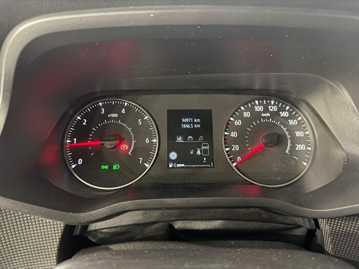 Renault Trafic 2.0 DCI 6m3 Grand Confort araç görseli 17