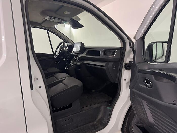 Renault Trafic 2.0 DCI 6m3 Grand Confort araç görseli 13