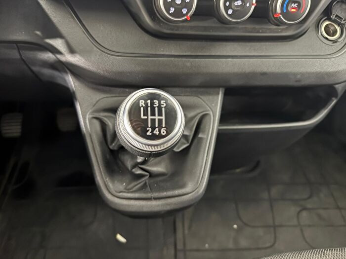 Renault Trafic 2.0 DCI 6m3 Grand Confort araç görseli 23