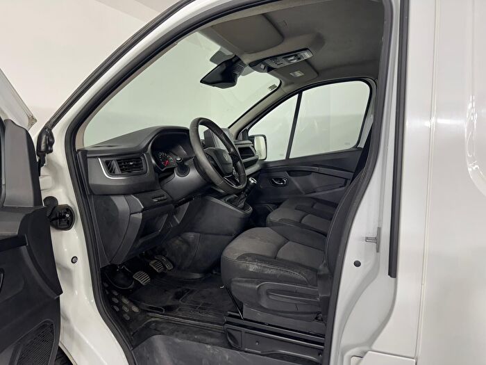 Renault Trafic 2.0 DCI 6m3 Grand Confort araç görseli 12