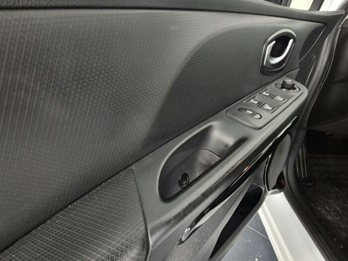 Renault Clio 1.5 DCI Icon EDC araç görseli 24