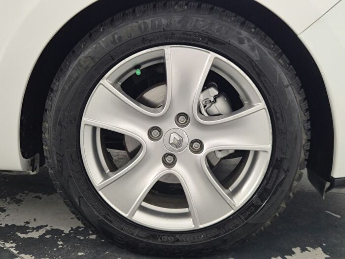 Renault Clio 1.5 DCI Icon EDC araç görseli 28
