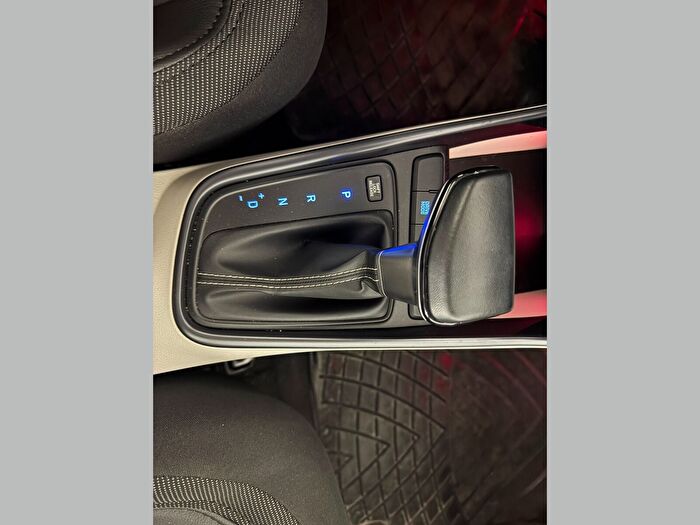 Hyundai Bayon 1.0 T-GDI Style DCT araç görseli 24