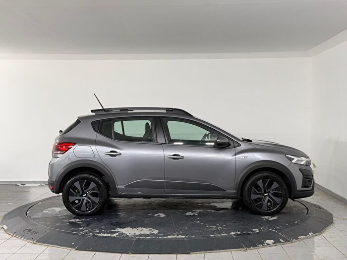 Dacia Sandero Stepway 1.0 TCE Expression CVT araç görseli 4
