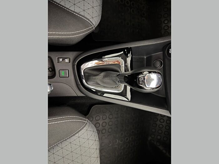 Renault Clio Sport Tourer 1.2 Turbo Icon EDC araç görseli 21