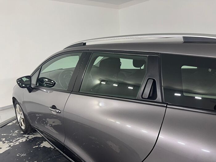 Renault Clio Sport Tourer 1.2 Turbo Icon EDC araç görseli 8