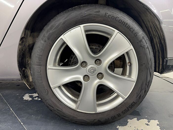 Renault Clio Sport Tourer 1.2 Turbo Icon EDC araç görseli 27