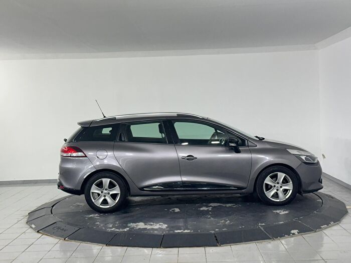 Renault Clio Sport Tourer 1.2 Turbo Icon EDC araç görseli 4
